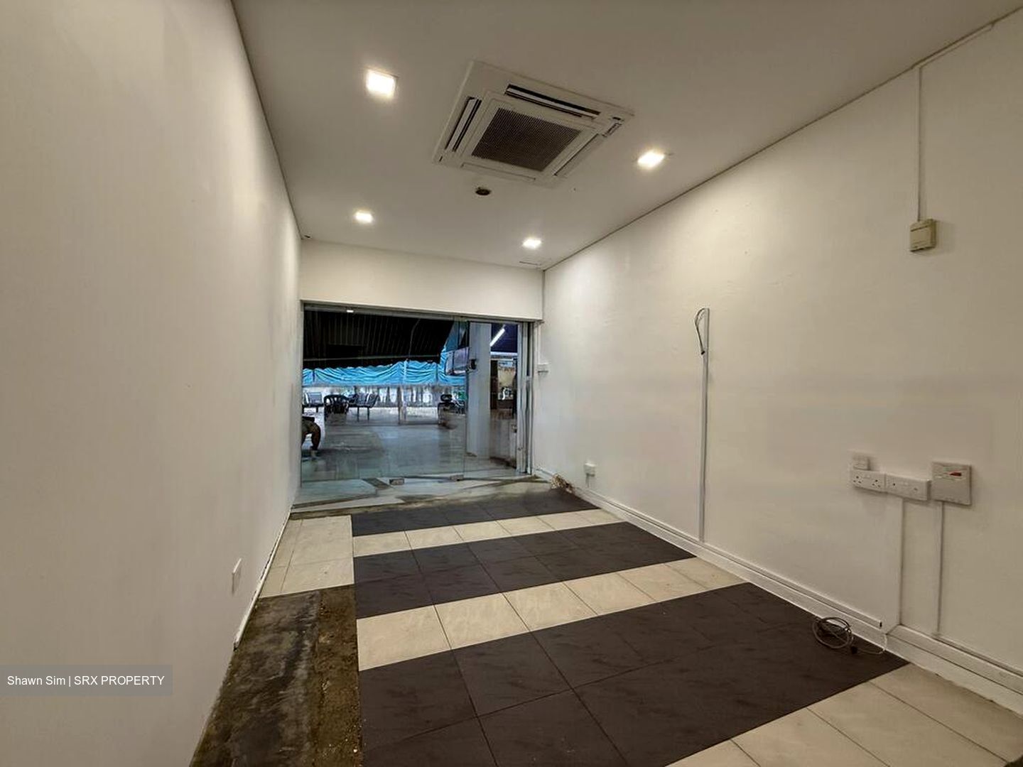 Chong Pang City (D27), Shop House #567472681
